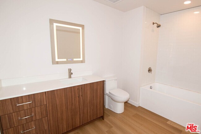 Building Photo - 2853 West Blvd