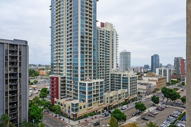 Building Photo - Stellar Symphony Terrace Condo!