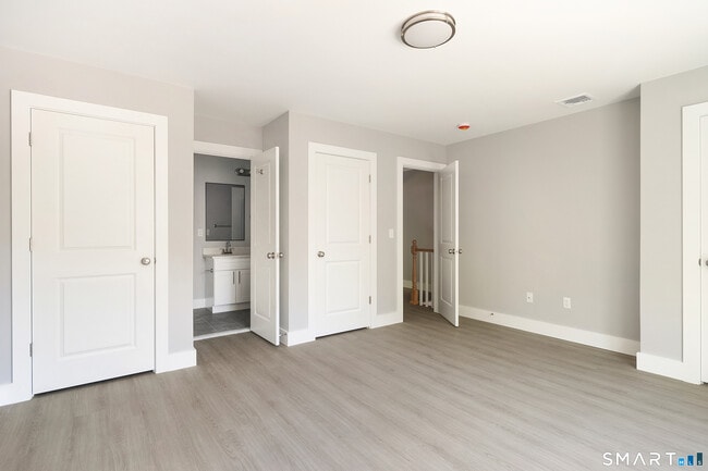 Building Photo - 91 Taft Pointe