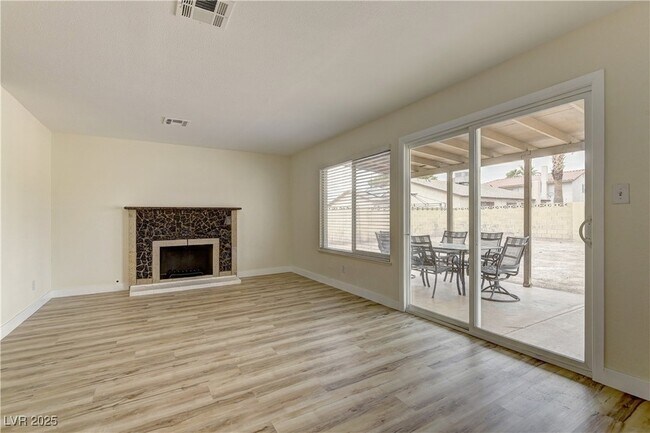 Building Photo - 1678 E Hacienda Ave