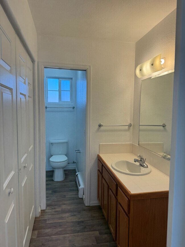 Building Photo - 481 1/2 Tracy Dr