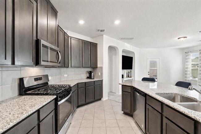 Building Photo - 218 Summit Dr