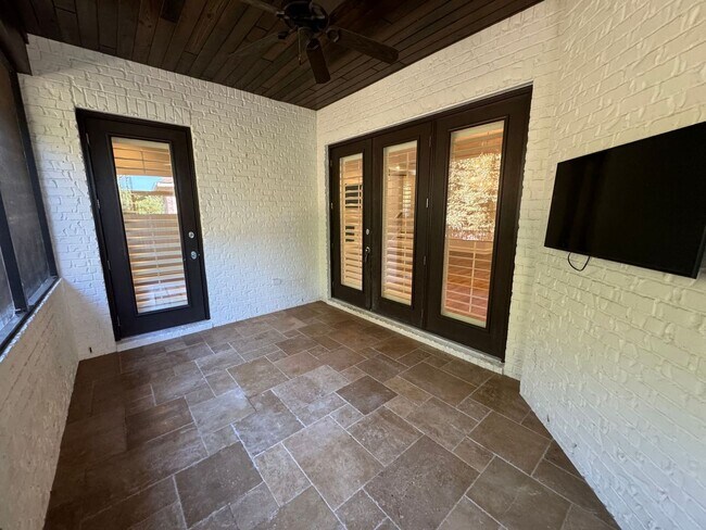 Building Photo - Grand Point East - 4 Bedroom, 3 Bathroom w...
