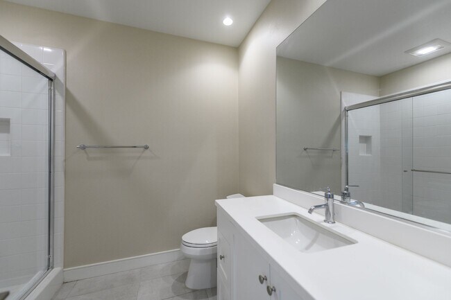 Building Photo - 3bedroom/3 bath/Gated Orchard Hill/Detached House for rent