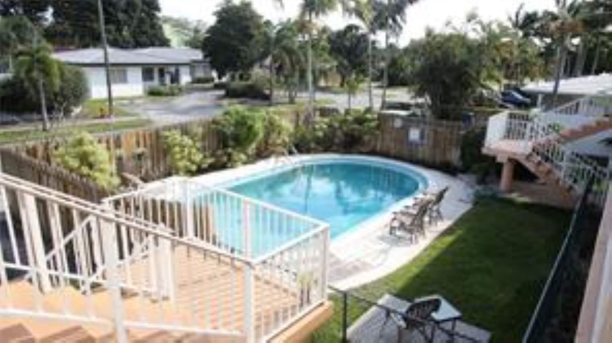 Building Photo - 2665 Middle River Dr