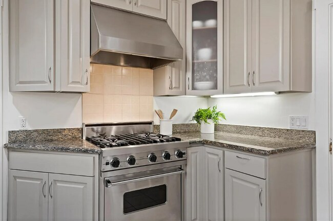 Building Photo - 1258 Chestnut St