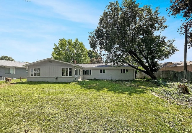 Building Photo - 8040 Goldenrod Ct