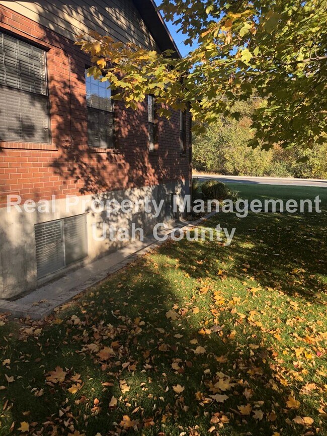 Building Photo - Spacious Lehi Home