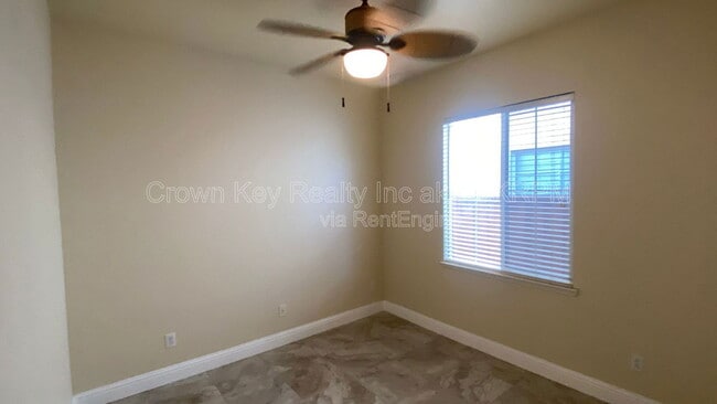 Building Photo - 724 Shelli St