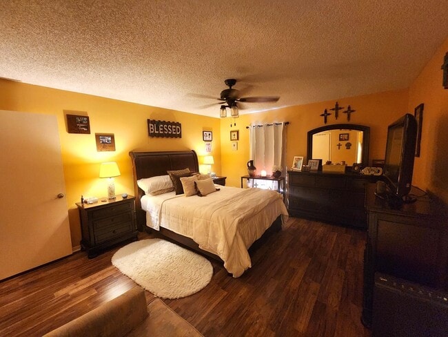 Building Photo - 100 Royal Way Dr