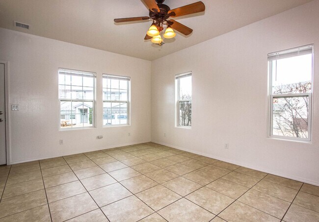 Building Photo - 3 bedroom 2 bath home in Dewey Humboldt -