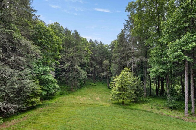 Building Photo - Spacious and Private Home in Biltmore Forest