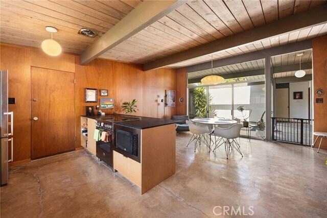 Building Photo - 1131 N Encanto St