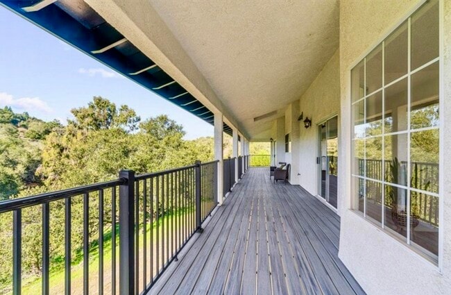 Building Photo - 221 Appy Way