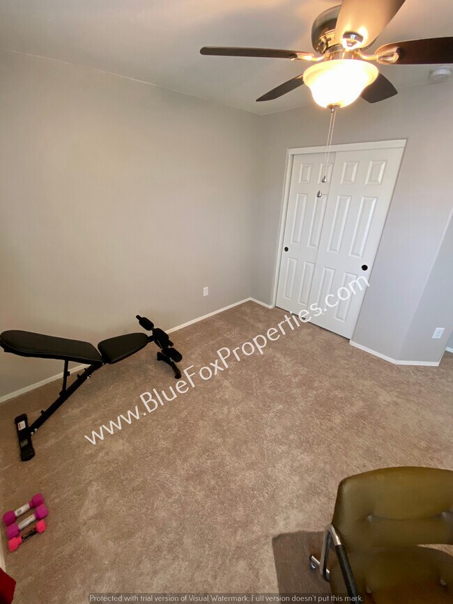 Building Photo - 9009 W Rolling Springs Dr