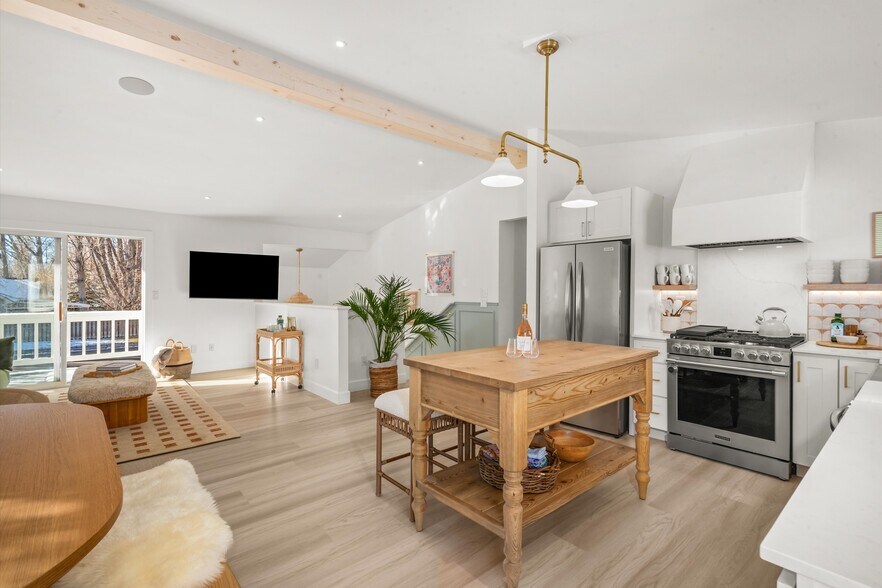 Building Photo - 180 Deer Run