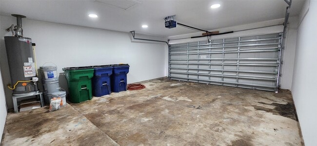 Building Photo - 128 Lasso St