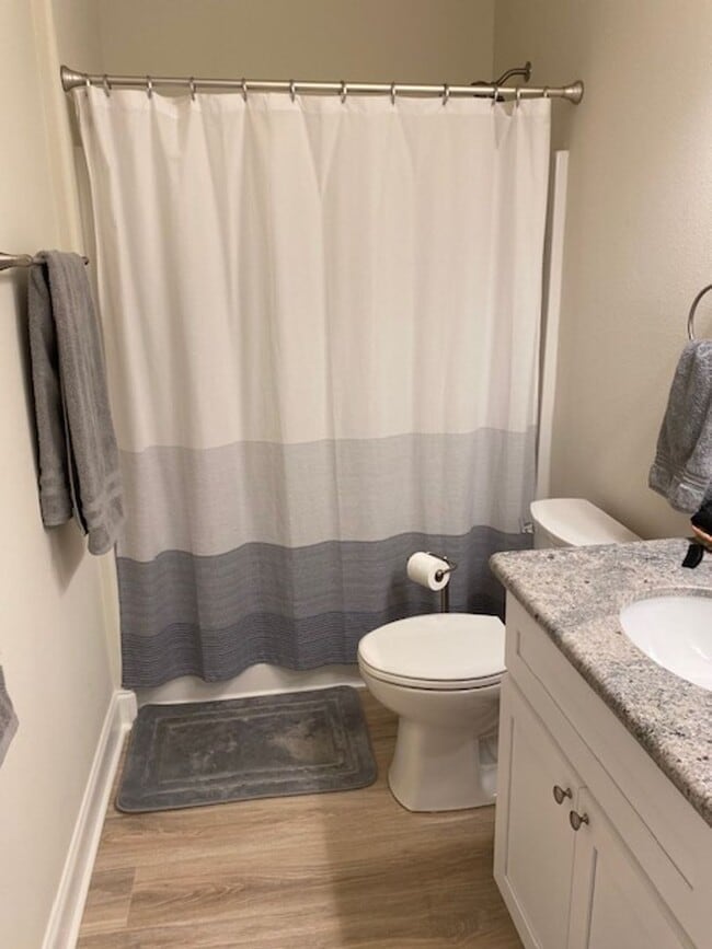 Building Photo - Furnished luxury riverfront condo for rent