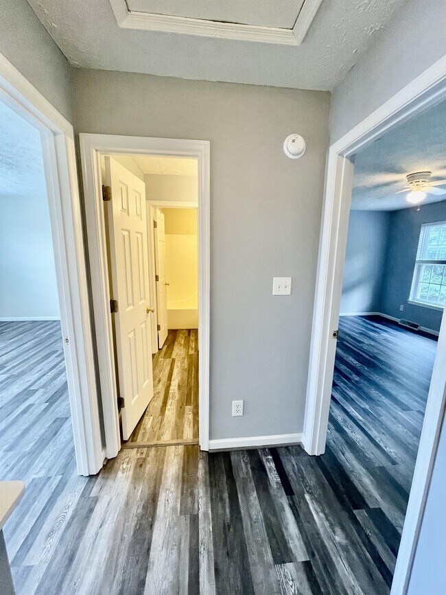 Building Photo - 1069 Blue Ridge View Cir