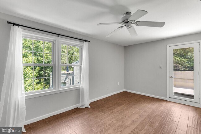 Building Photo - 702 S Arlington Mill Dr