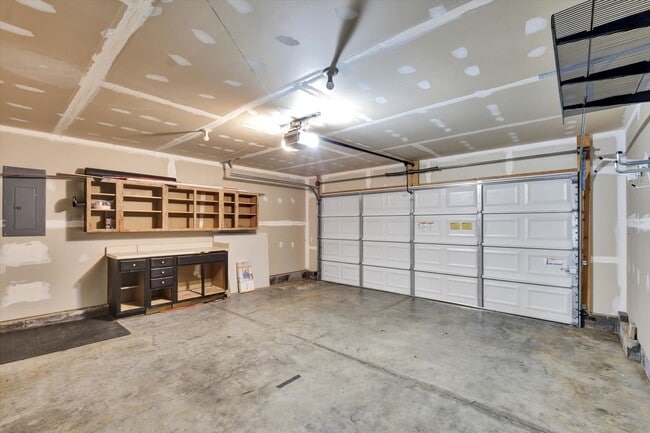 Building Photo - 204 Greenleaf Dr