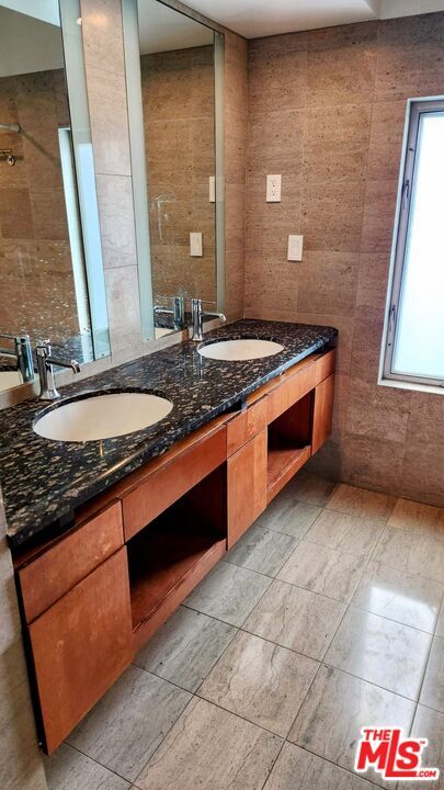 Building Photo - 7008 Vista Del Mar Ln