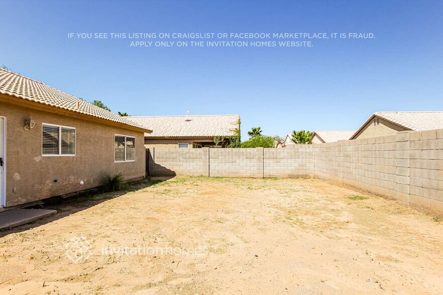 Building Photo - 10436 W Granada Rd