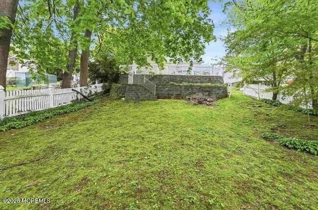Building Photo - 144 Crestwood Ave