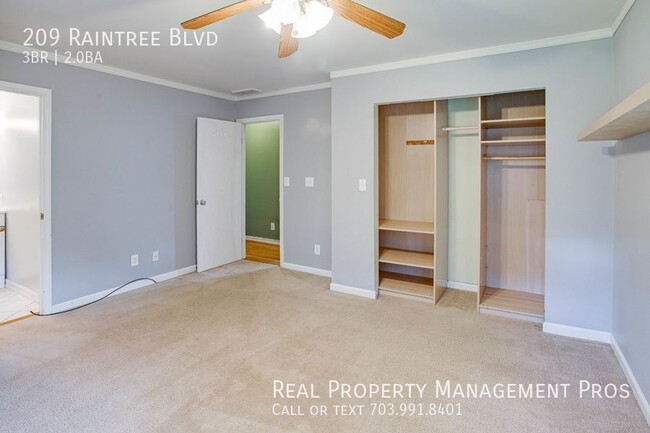 Building Photo - 209 Raintree Blvd