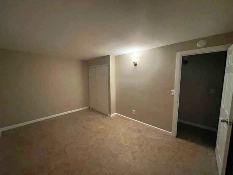 Building Photo - 1000 Mojave Dr