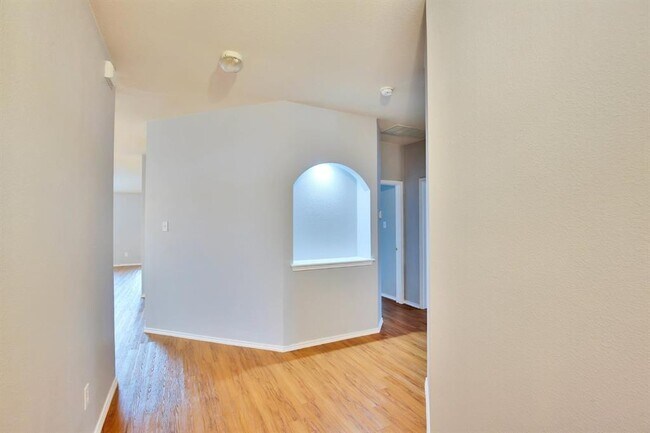 Building Photo - 1002 Remington Dr