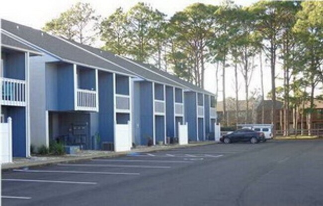 Building Photo - 6909 N Lagoon Dr