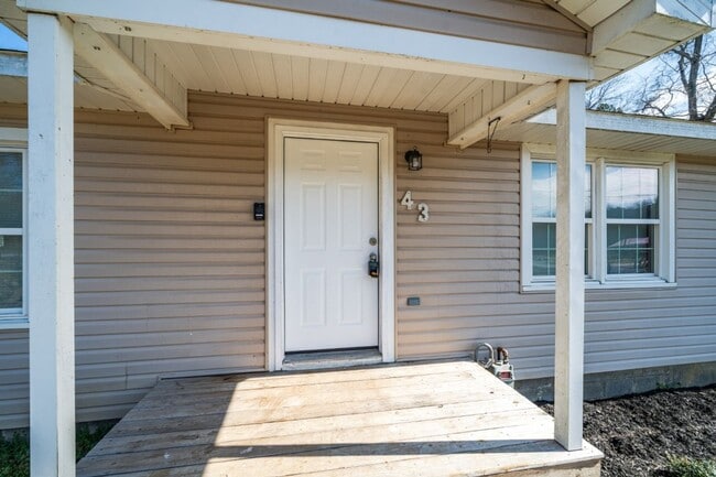 Building Photo - Move-In Ready 4BR with Renovated Interiors...