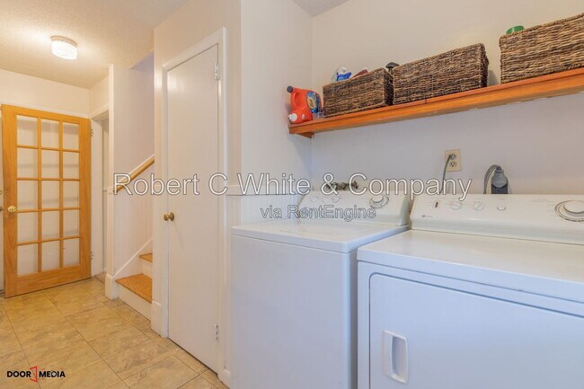Building Photo - 73 Montclair Dr