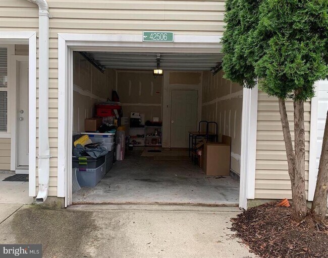 Building Photo - 42506 Hollyhock Terrace