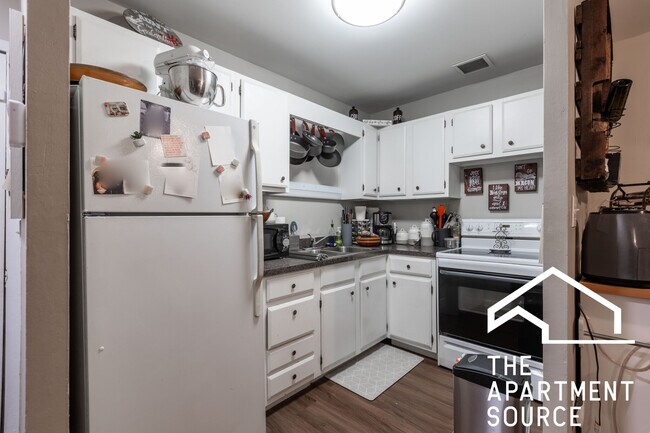 Building Photo - 607 W Wrightwood Ave