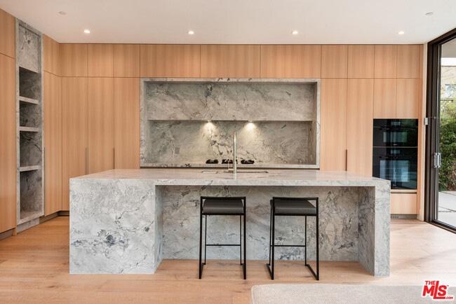 Building Photo - 6132 Maryland Dr