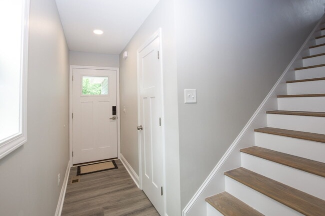 Building Photo - Charming 3-bedroom, 2.5-bath home nestled in the heart of Carthage