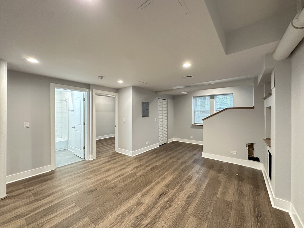 Building Photo - 5010 N Springfield Ave