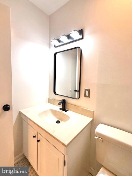 Building Photo - 532 Riviera Dr