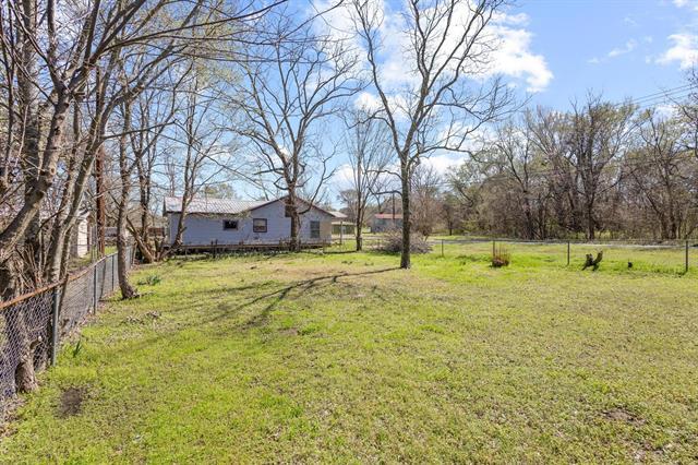 Building Photo - 916 8th St NW