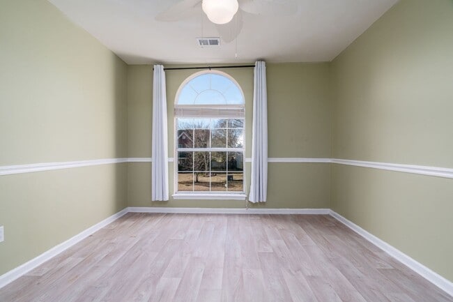 Building Photo - Your Modern West Ashley Retreat!