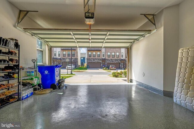Building Photo - 869 Amity St