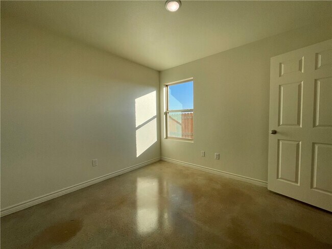 Building Photo - 2404 Duntov Dr