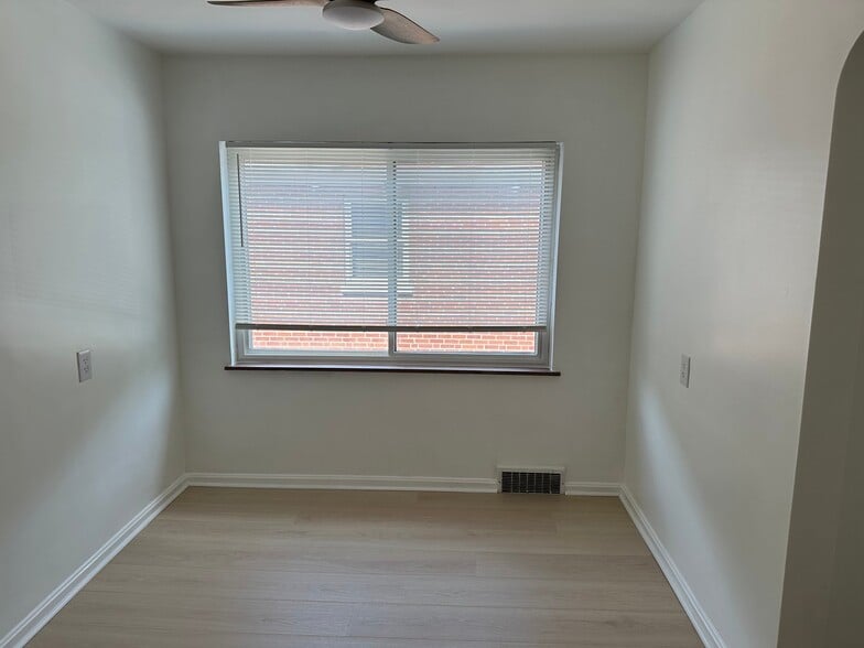 Building Photo - 1660 Llanfair Ave