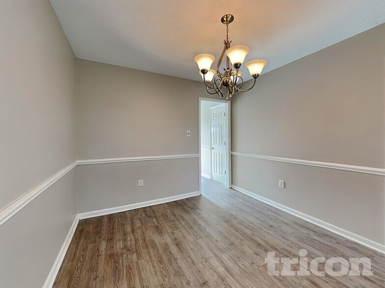 Building Photo - 820 Shadow Lake Dr