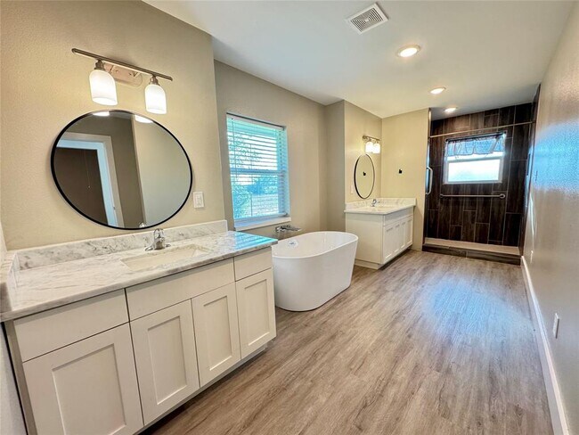 Building Photo - 813 Central Ave