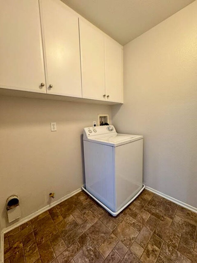 Building Photo - 3 bedroom Murrieta Condo in the gated Will...