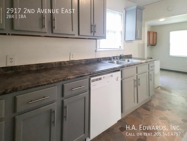 Building Photo - 2917 2nd E Ave