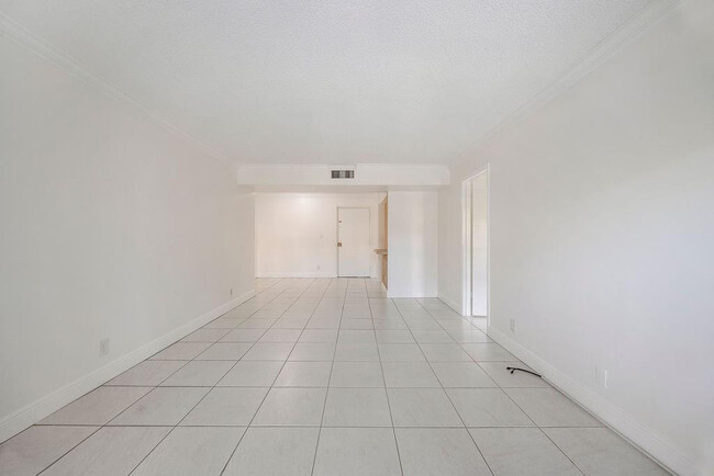 Building Photo - 470 NW 20th St